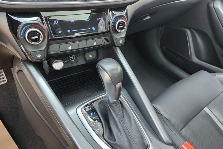 Used Hyundai Lafesta 2019 280TGDi Smart Speed Version China V Standard Gear Lever