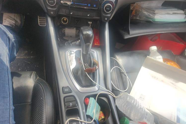 Used Hyundai Lafesta 2019 280TGDi Smart Speed Version China VI Standard Gear Lever