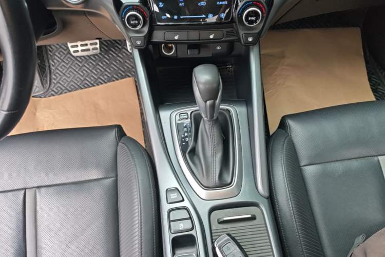 Used Hyundai Lafesta 2019 280TGDi Smart Speed Version China VI Standard Gear Lever