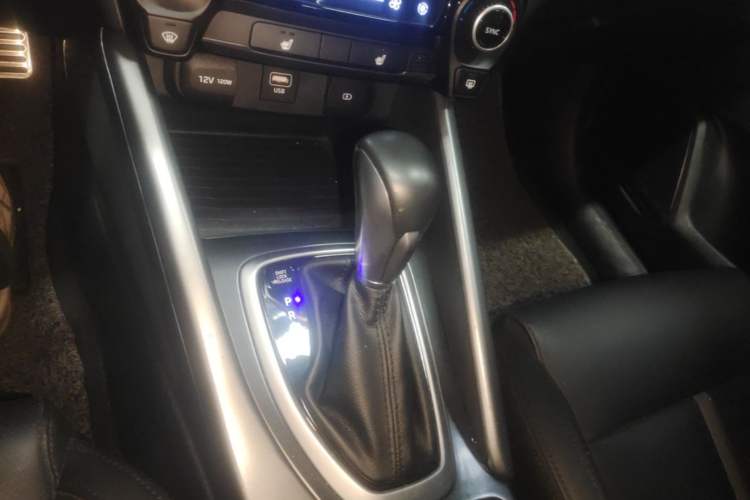 Used Hyundai Lafesta 2019 280TGDi Smart Edition China VI Standard Gear Lever