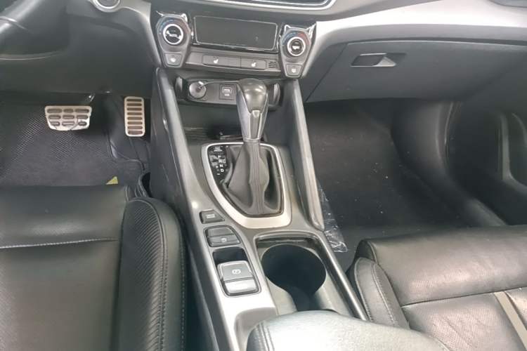 Used Hyundai Lafesta 2019 280TGDi Smart Speed Version China VI Standard Gear Lever