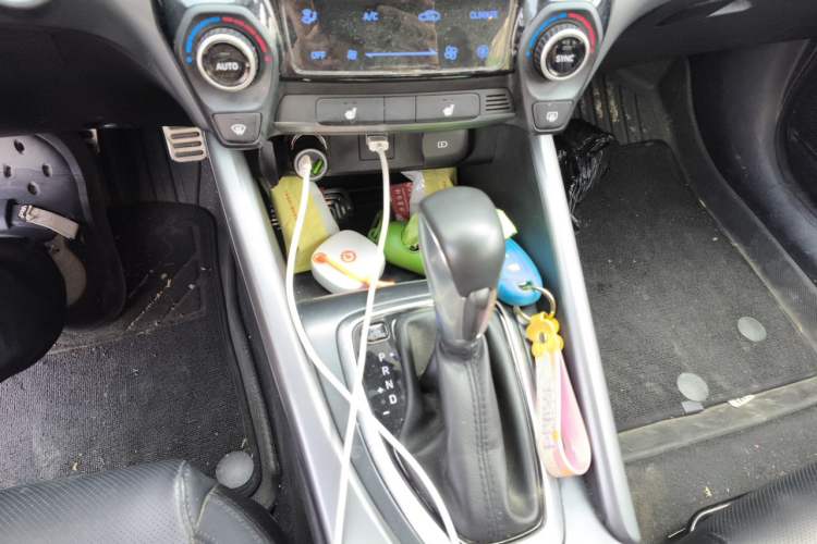 Used Hyundai Lafesta 2019 280TGDi Smart Speed Version China VI Standard Gear Lever