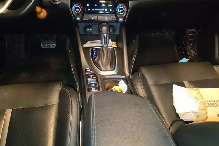 Used Hyundai Lafesta 2019 280TGDi Smart Speed Version China VI Standard Gear Lever