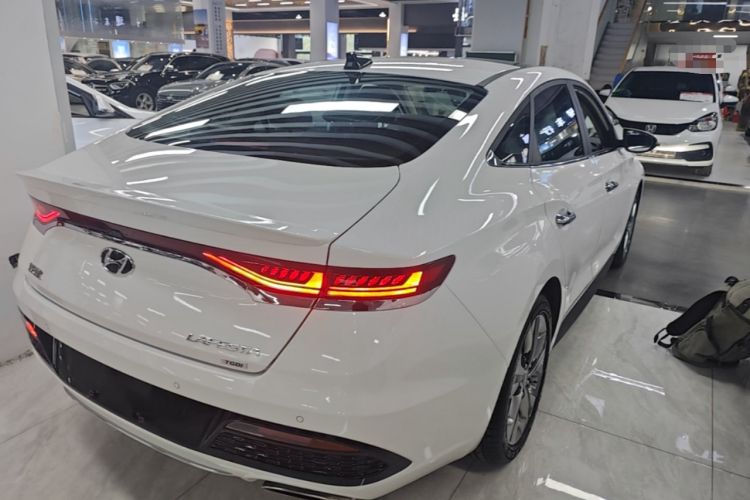 Used Hyundai Lafesta 2019 280TGDi Smart Speed Version China VI Standard Rear Right 45 Deg