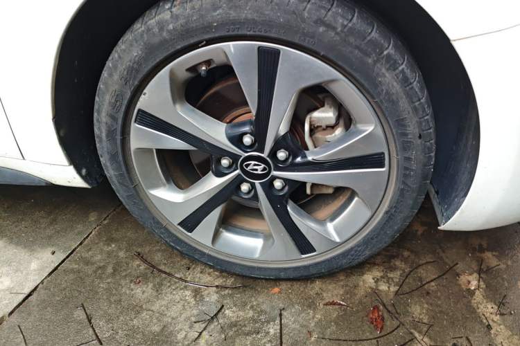 Used Hyundai Lafesta 2019 280TGDi Smart Speed Version China VI Standard Right Front Wheel Hub