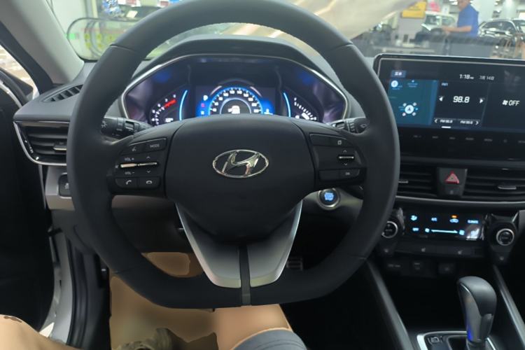 Used Hyundai Lafesta 2019 280TGDi Smart Speed Version China VI Standard Steering Wheel