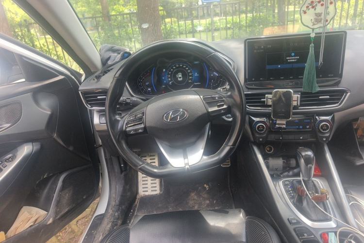 Used Hyundai Lafesta 2019 280TGDi Smart Speed Version China VI Standard Steering Wheel
