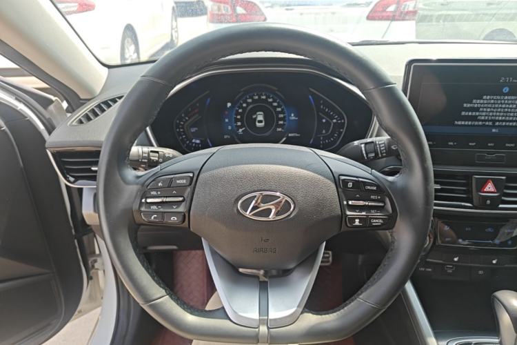 Used Hyundai Lafesta 2019 280TGDi Smart Speed Version China VI Standard Steering Wheel