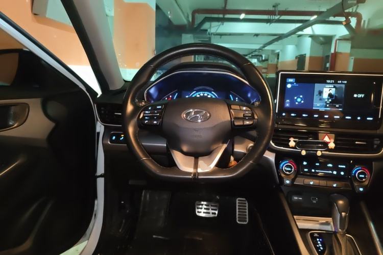 Used Hyundai Lafesta 2019 280TGDi Smart Speed Version China VI Standard Steering Wheel