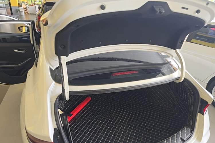 Used Hyundai Lafesta 2019 280TGDi Smart Speed Version China VI Standard Trunk