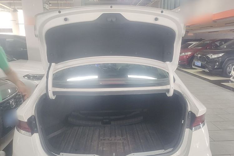 Used Hyundai Lafesta 2019 280TGDi Smart Edition China VI Standard Trunk