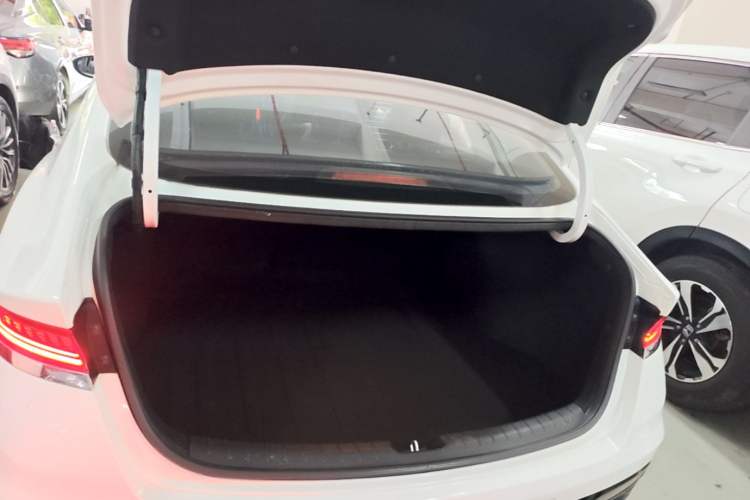 Used Hyundai Lafesta 2019 280TGDi Smart Speed Version China VI Standard Trunk