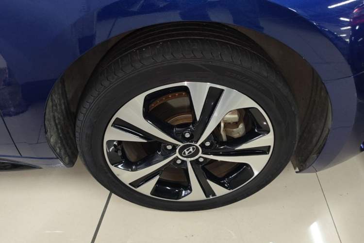 Used Hyundai Lafesta 2021 280TGDi GLX Elite Edition Right Front Wheel Hub