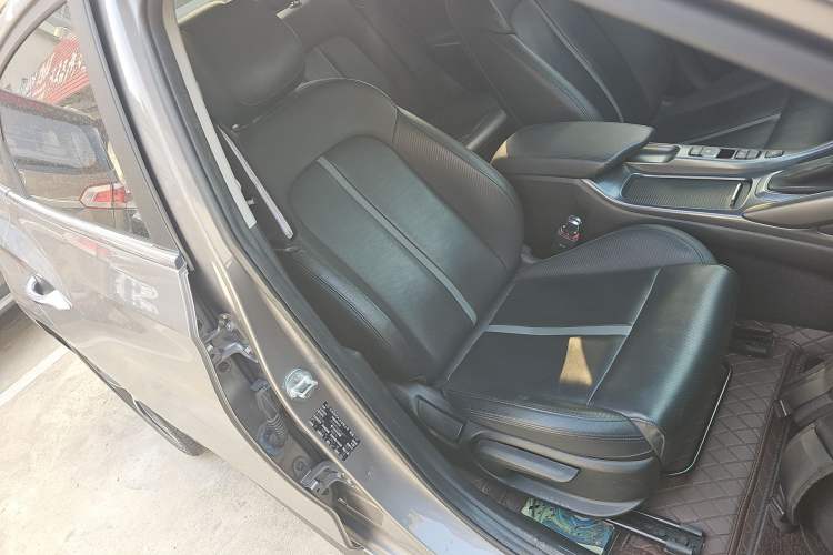 Used Hyundai Lafesta 2021 280TGDi DLX Luxury Edition Right Front Seat