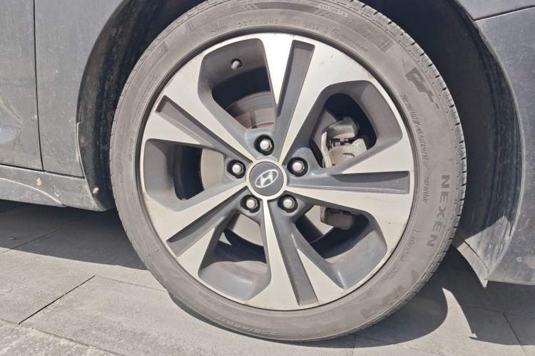 Used Hyundai Lafesta 2021 280TGDi GLX Elite Edition Right Front Wheel Hub