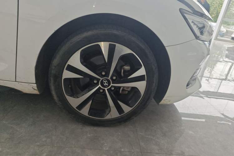 Used Hyundai Lafesta 2021 280TGDi GLX Elite Edition Right Front Wheel Hub