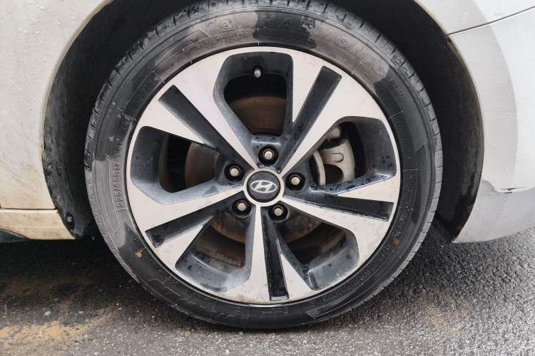 Used Hyundai Lafesta 2021 280TGDi DLX Luxury Edition Right Front Wheel Hub