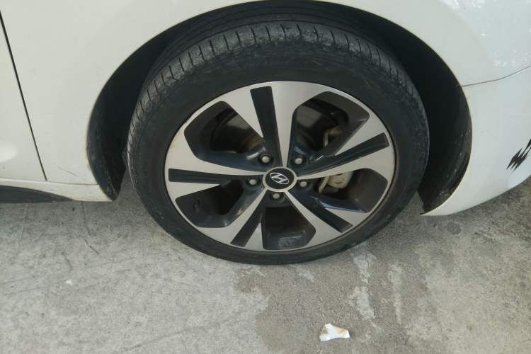 Used Hyundai Lafesta 2021 280TGDi GLX Elite Edition Right Front Wheel Hub