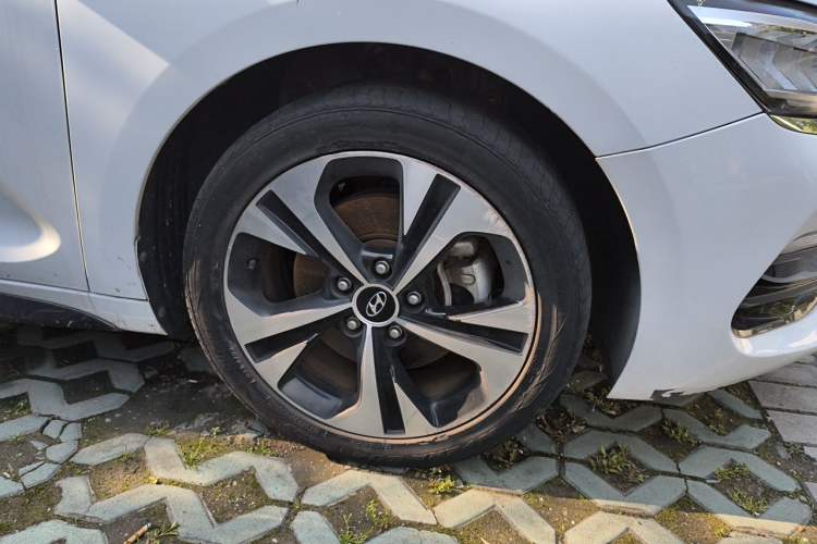 Used Hyundai Lafesta 2021 280TGDi GLX Elite Edition Right Front Wheel Hub