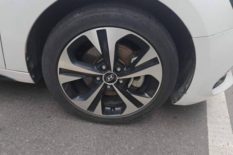 Used Hyundai Lafesta 2021 280TGDi DLX Luxury Edition Right Front Wheel Hub