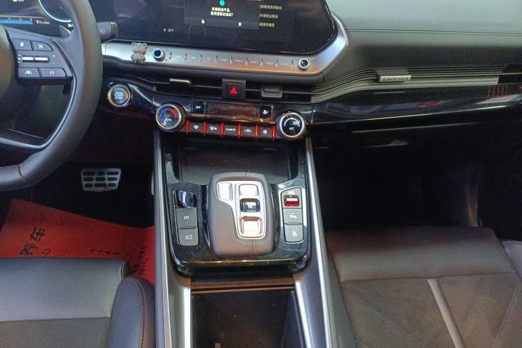 Used Hyundai Lafesta 2023 270T N Line DLX Luxury Edition Audio And AC Panel