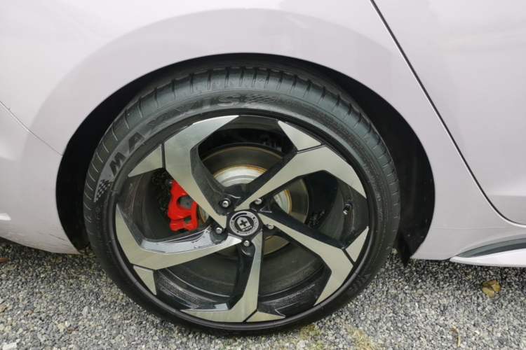Used Hyundai Lafesta 2023 270T N Line DLX Luxury Edition Right Rear Wheel Hub