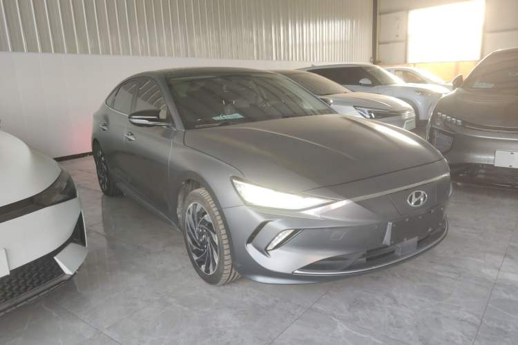 Used Hyundai Lafesta Electric 2020 DLX Enjoyment Edition Front Right 45 Deg