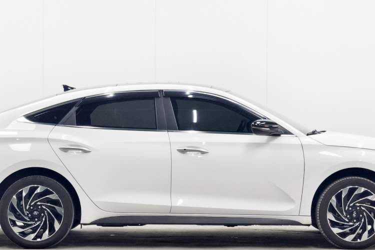 Used Hyundai Lafesta Electric 2020 GLX ZhiJie Edition Exterior 9