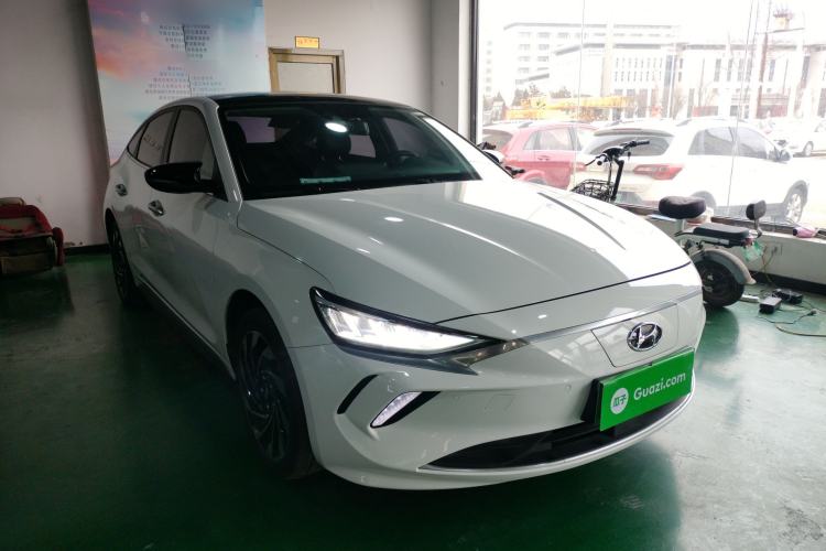 Used Hyundai Lafesta Electric 2020 DLX Enjoyment Edition Front Right 45 Deg