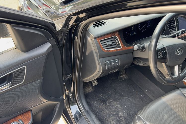Used Hyundai Mistra 2014 1.8L Automatic Deluxe DLX Model Interior 2