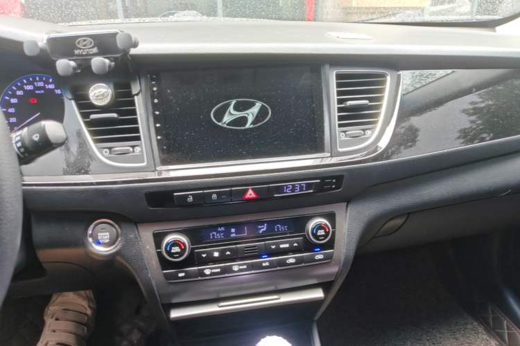 Used Hyundai Mistra 2014 1.8L Automatic Smart GLS Audio And AC Panel