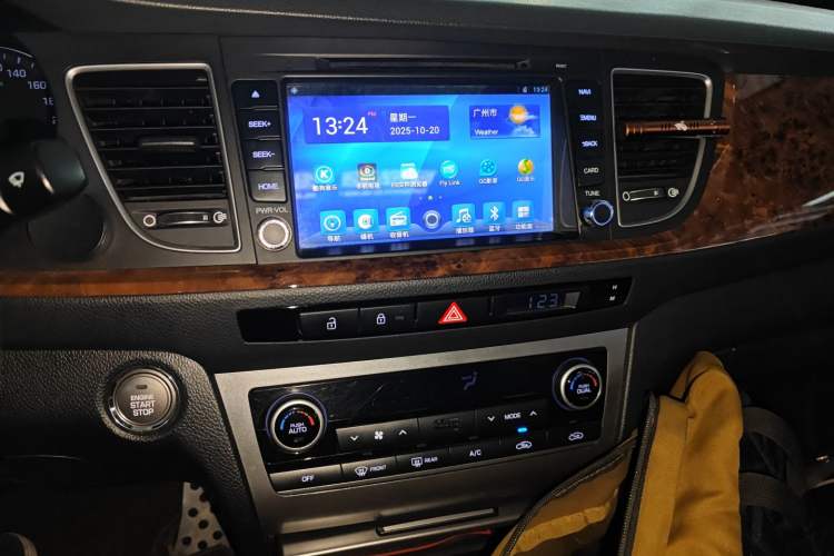 Used Hyundai Mistra 2014 1.8L Automatic Deluxe DLX Model Audio And AC Panel