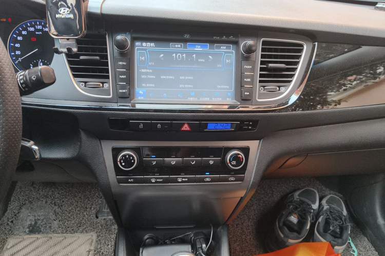 Used Hyundai Mistra 2014 1.8L Manual Comfort GL Model Audio And AC Panel