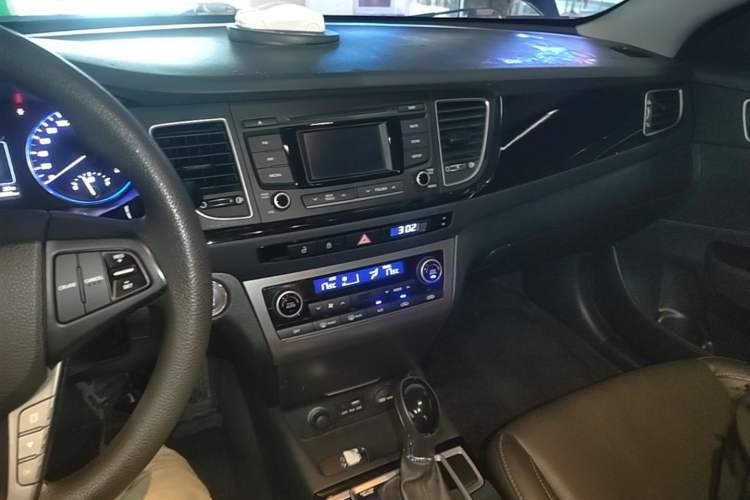 Used Hyundai Mistra 2014 1.8L Automatic Smart GLS Audio And AC Panel