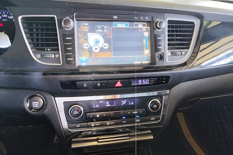 Used Hyundai Mistra 2014 1.8L Automatic Smart GLS Audio And AC Panel