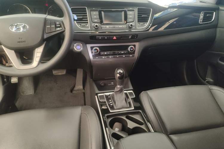Used Hyundai Mistra 2014 1.8L Automatic Smart GLS Audio And AC Panel