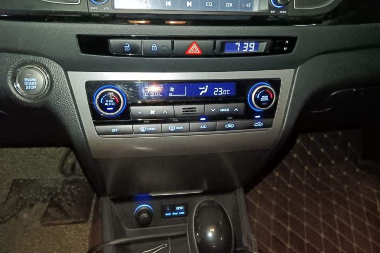 Used Hyundai Mistra 2014 1.8L Automatic Deluxe DLX Model Audio And AC Panel