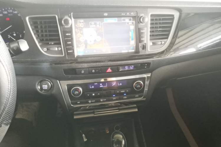 Used Hyundai Mistra 2014 1.8L Automatic Smart GLS Audio And AC Panel