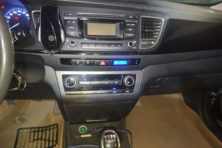 Used Hyundai Mistra 2014 1.8L Manual Comfort GL Model Audio And AC Panel