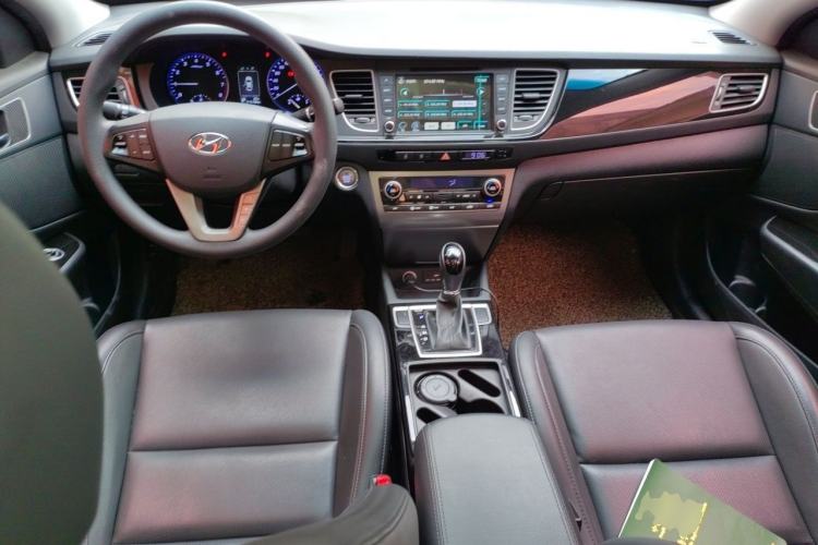 Used Hyundai Mistra 2014 1.8L Automatic Smart GLS Center Console