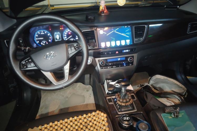 Used Hyundai Mistra 2014 1.8L Automatic Smart GLS Center Console