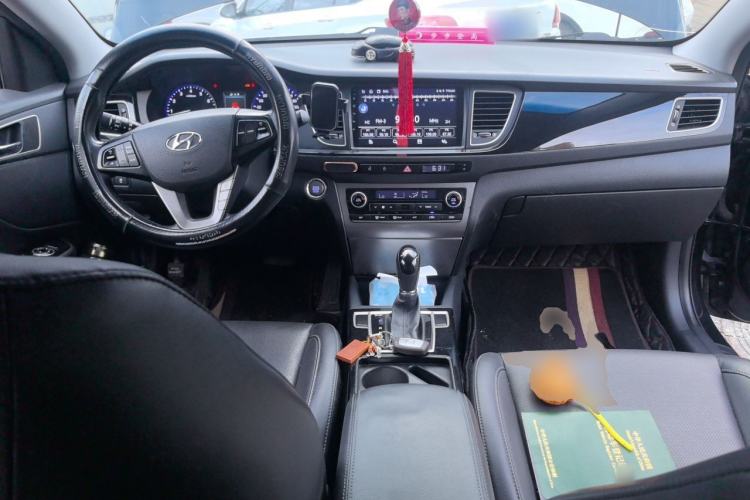 Used Hyundai Mistra 2014 1.8L Automatic Deluxe DLX Model Center Console