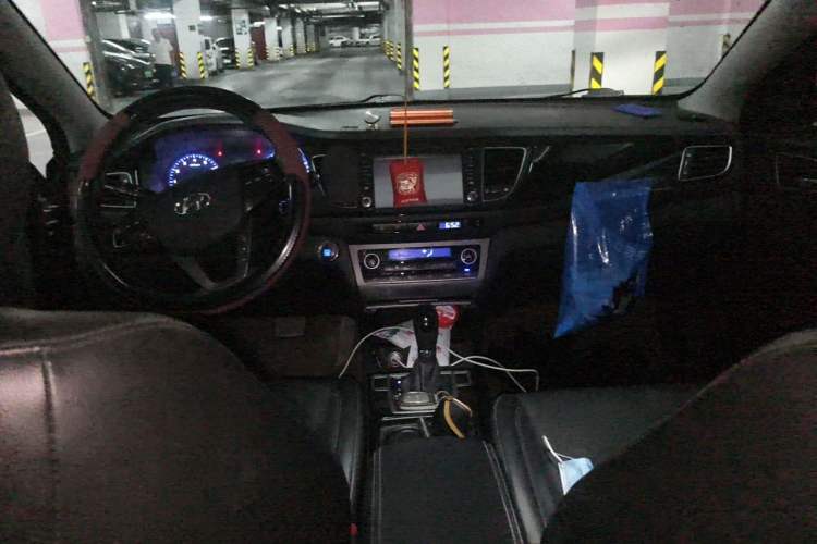 Used Hyundai Mistra 2014 1.8L Automatic Smart GLS Center Console
