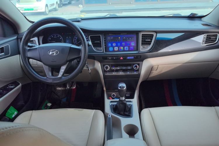 Used Hyundai Mistra 2014 1.8L Manual Comfort GL Model Center Console