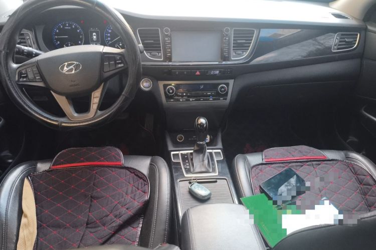 Used Hyundai Mistra 2014 1.8L Automatic Smart GLS Center Console
