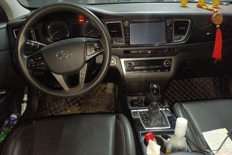 Used Hyundai Mistra 2014 1.8L Automatic Smart GLS Center Console