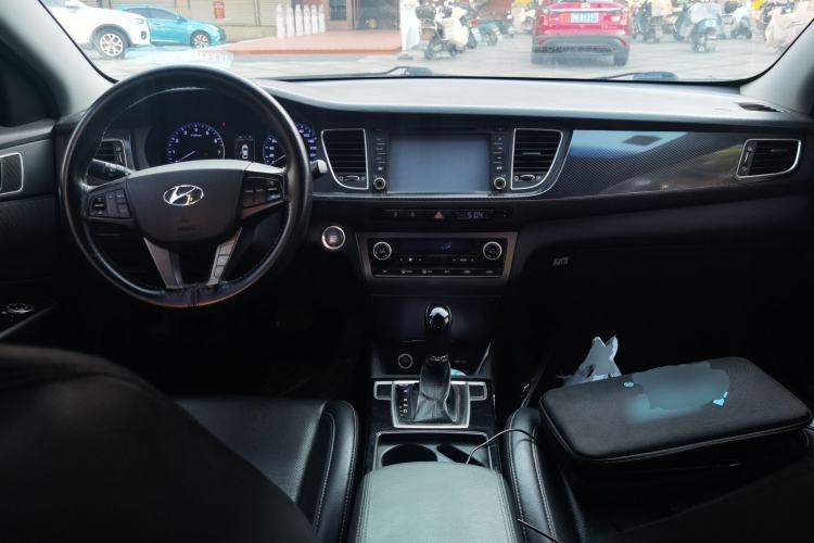 Used Hyundai Mistra 2014 1.8L Automatic Smart GLS Center Console