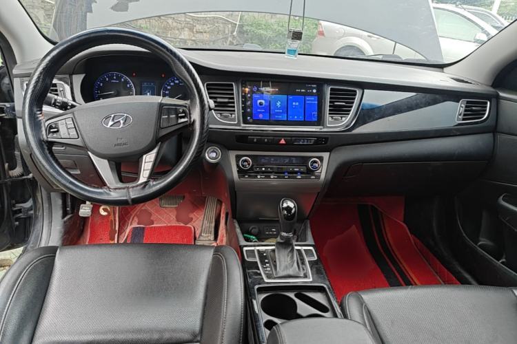 Used Hyundai Mistra 2014 1.8L Automatic Smart GLS Center Console