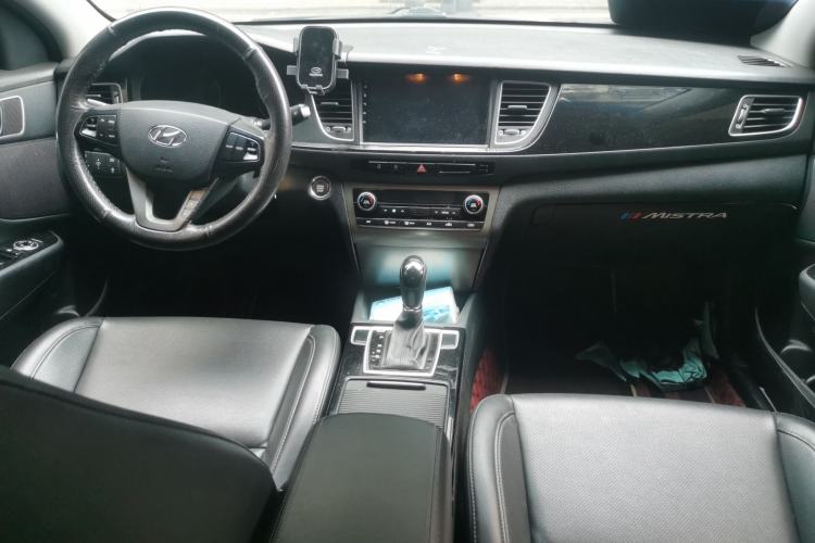 Used Hyundai Mistra 2014 1.8L Automatic Deluxe DLX Model Center Console