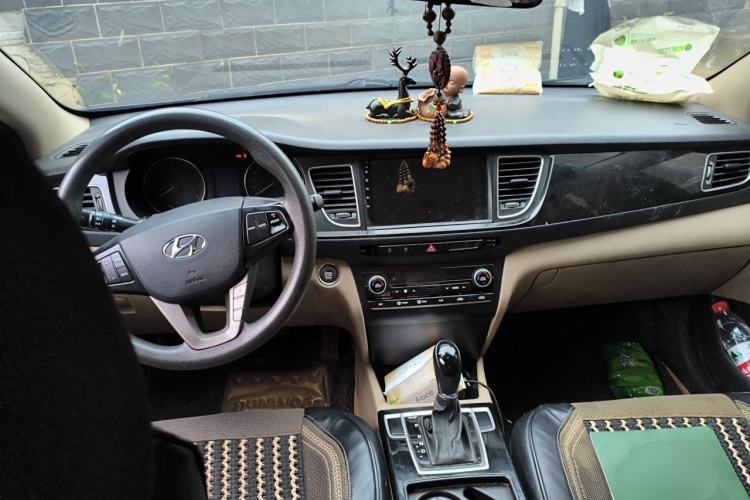 Used Hyundai Mistra 2014 1.8L Automatic Smart GLS Center Console
